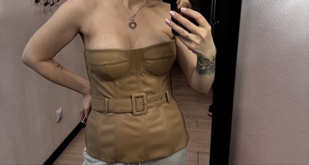 Корсет с эко кожи бежевый
