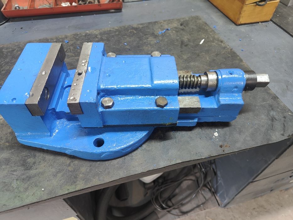 Продам тиски станочные и слесарные