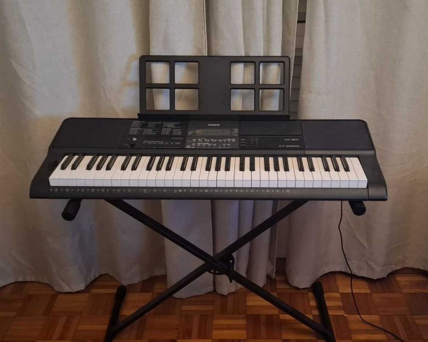 Piano Casio CT-X800
