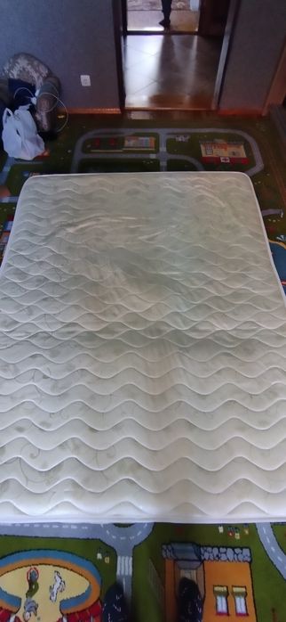 Матрац до ліжка.