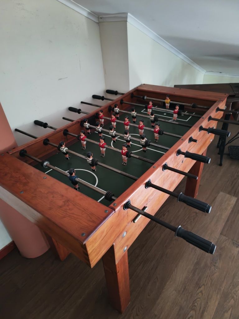 Vende-se mesa de matraquilhos