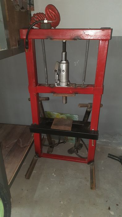 Пристрій для заміни сайлентблоків підшипників