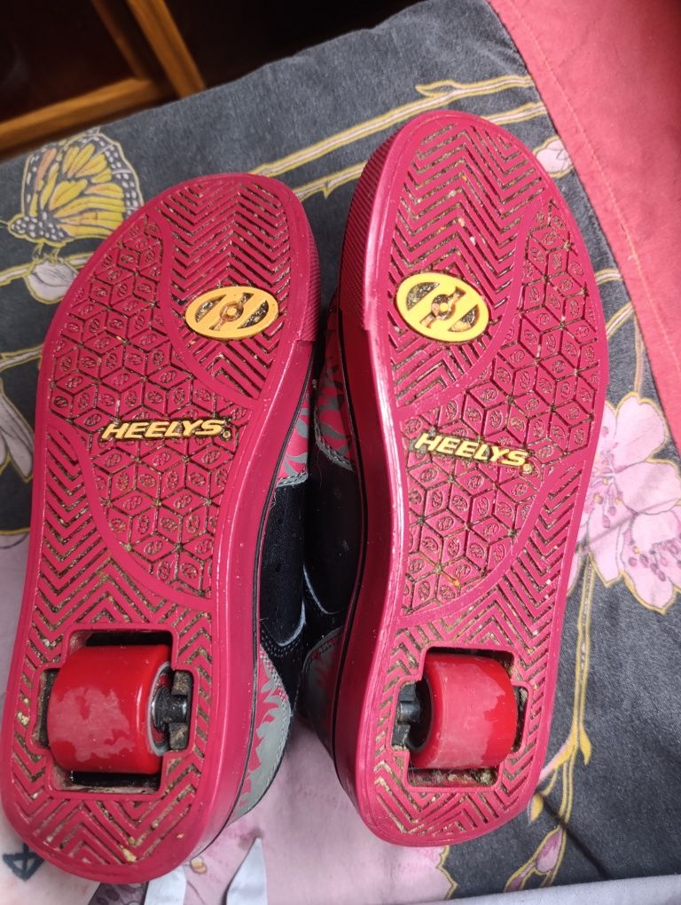 Кросівки на колесиках HEELYS 35р