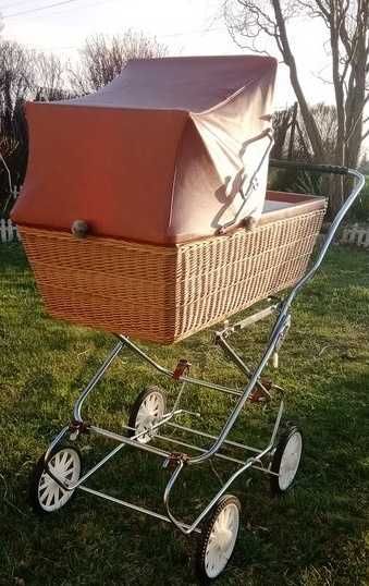 Wózek  wiklinowy retro PRL
