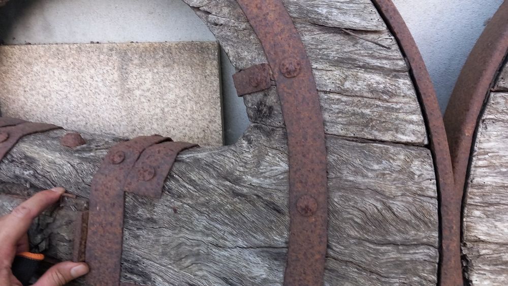 2 rodas grandes de carro de boi de carga