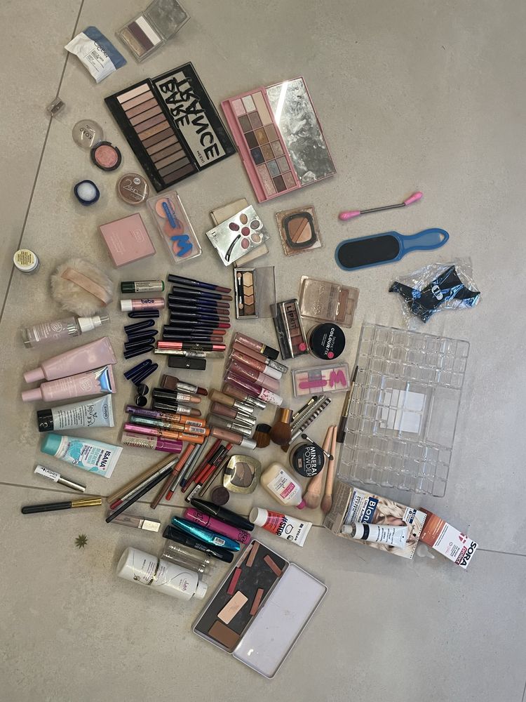 Zestaw kosmetykow Dior, loreal, meybelin i inne wszystko ze zdjecia