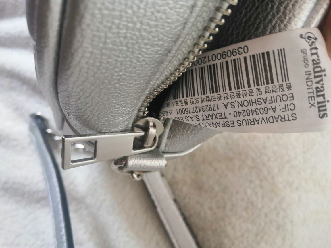 Stradivarius srebrna pikowana listonoszka