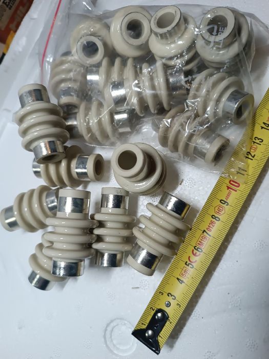 100 szt izolatory ceramiczne nowe leżaki magazynowe