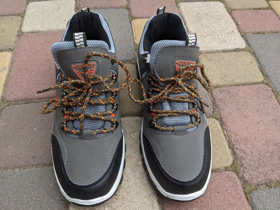 Кросівки чоловічі