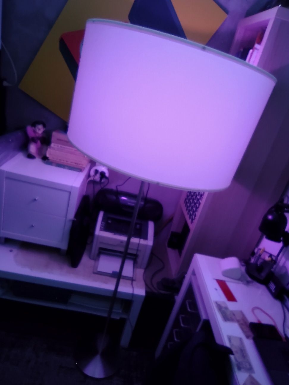 Lampa stojąca . Nowoczesny styl. Duży abażur