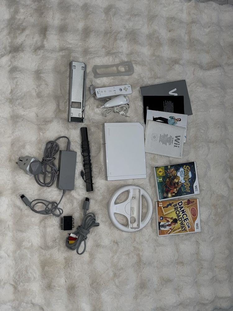 Nintendo Wii biała konsola pady gry kable ładny zestaw