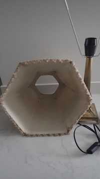 Lampa mosiężna stołowa stylowa  z abażurem materiałowym beżowym