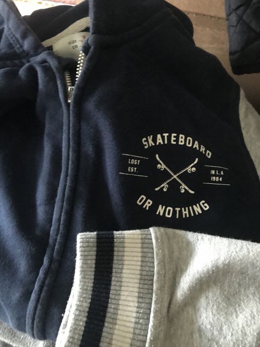 Camisolas e casacos c capuz