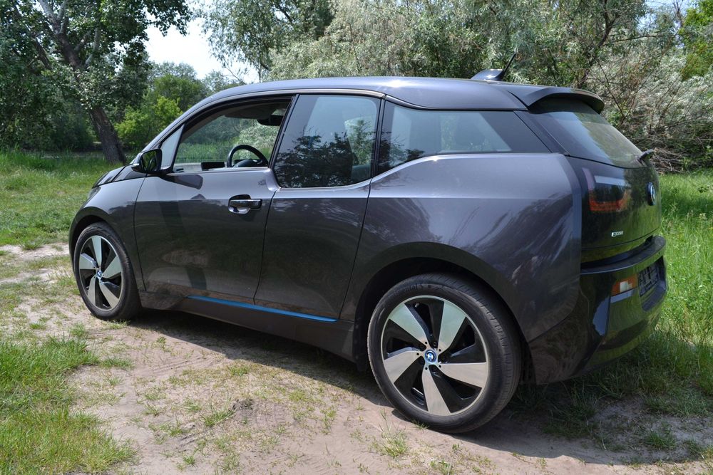 Електричний автомобіль БМВ I3