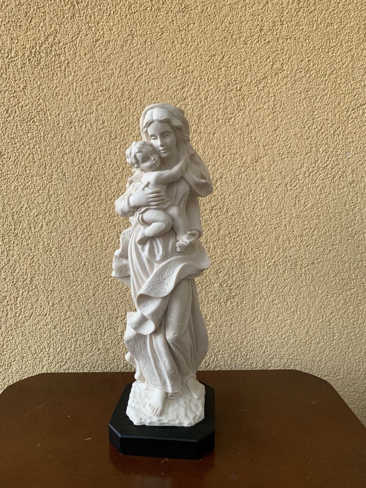 Figura Madonny  z dzieciatkiem
