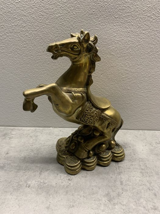 Stara antyczna figurka konia z brązu