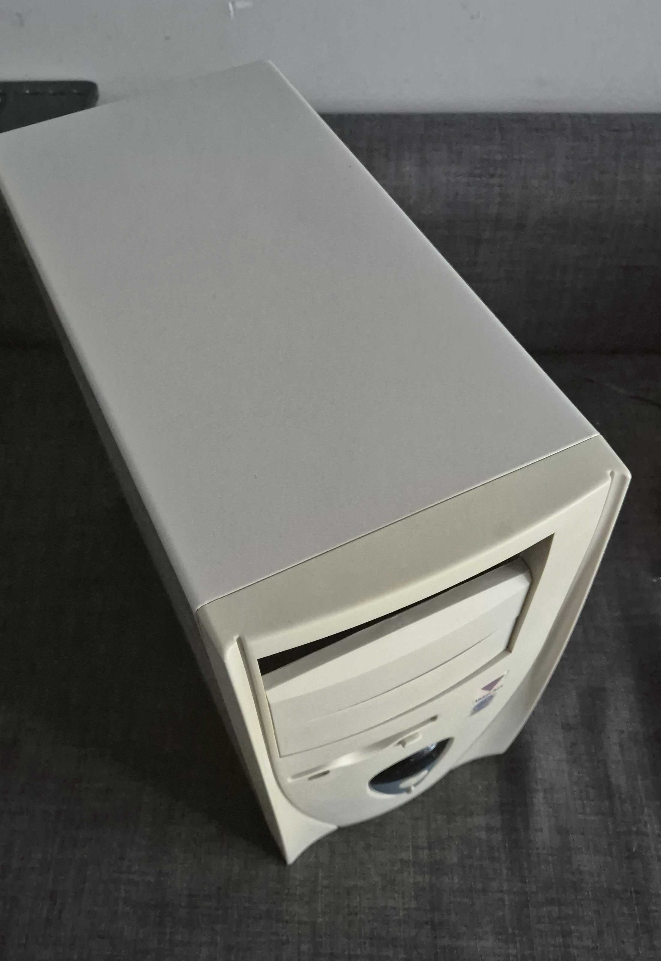 Obudowa retro ATX