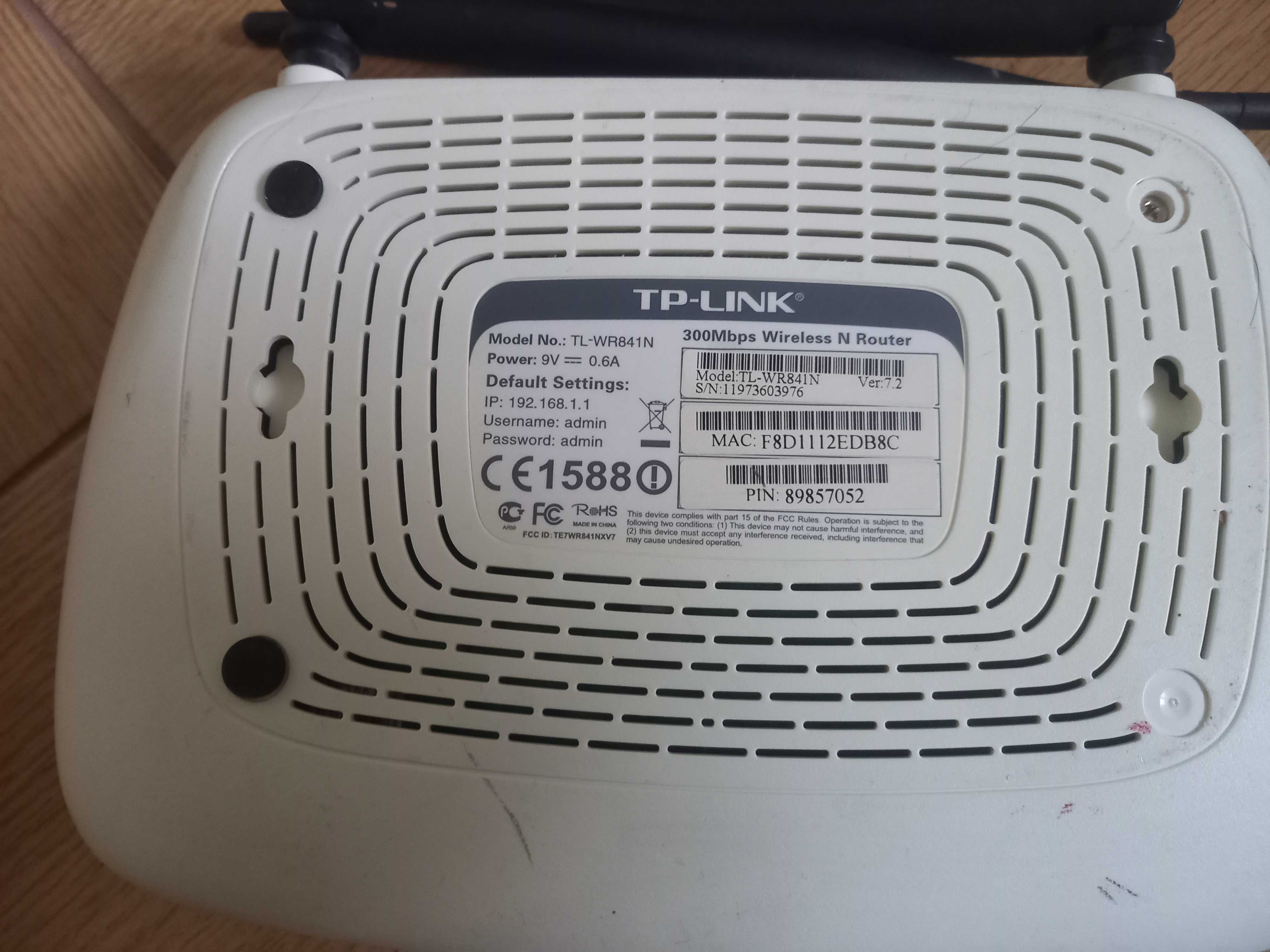 Router bezprzewodowy wifi z zasilaczem i nowym kablem sieciowym