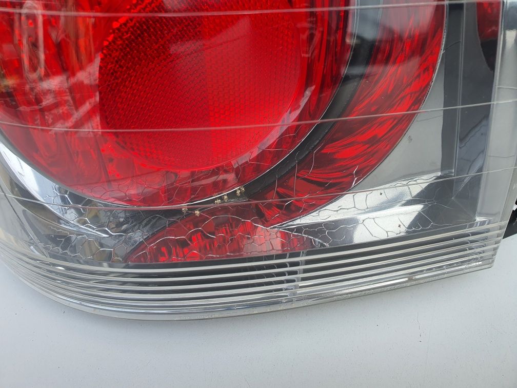 LEXUS IS200 IS300 lampa lewa tylna sedan 99-05