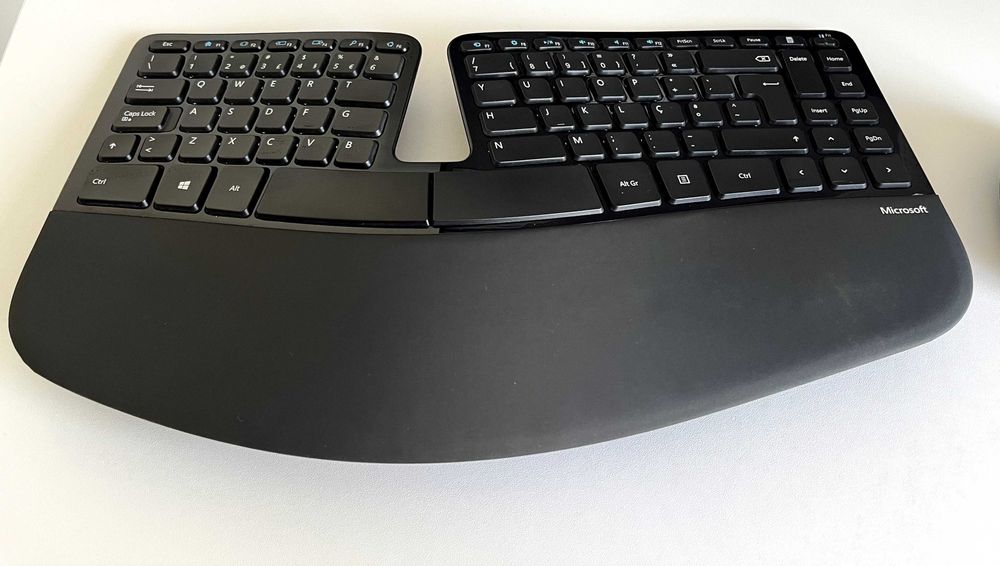 Microsoft Sculpt Ergonomic Desktop