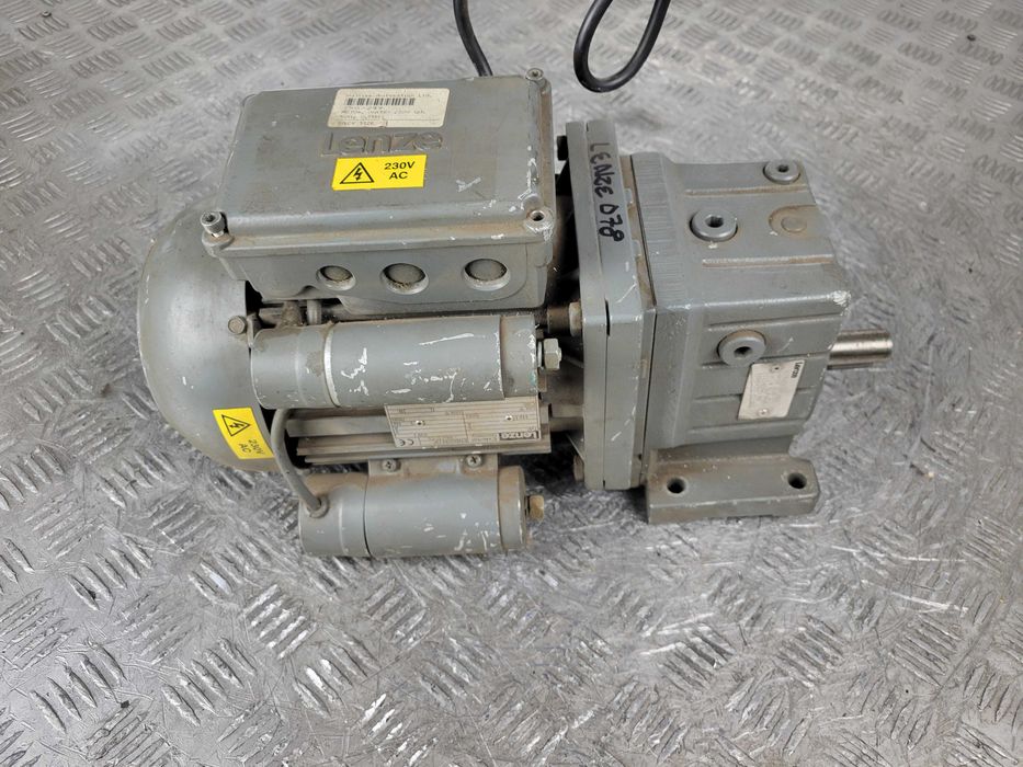 Motoreduktor Lenze 0,75 kW 230/400 V – z przekładnią 89:1