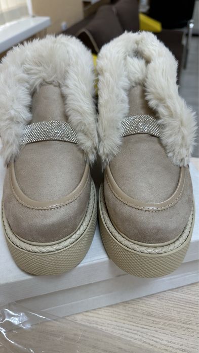 Продам нові жіночі ботики