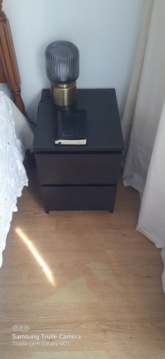 Mesa de cabeceira preta
