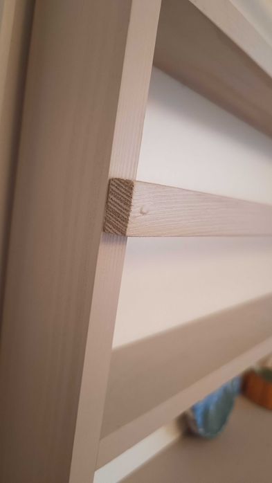 Drewniana biblioteczka, regał dzieciecy
