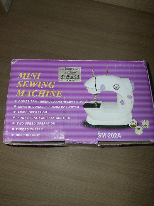 Máquina de Costura Mini SM-202A USADA (Ótimo Estado, Completa)