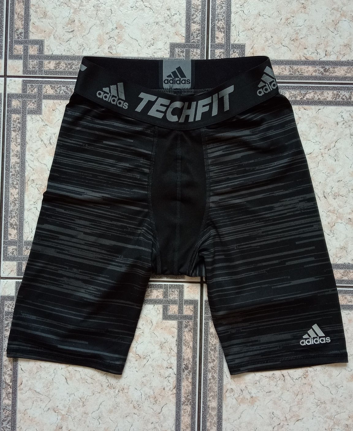 Adidas Techfit climalite spodenki sportowe treningowe męskie M