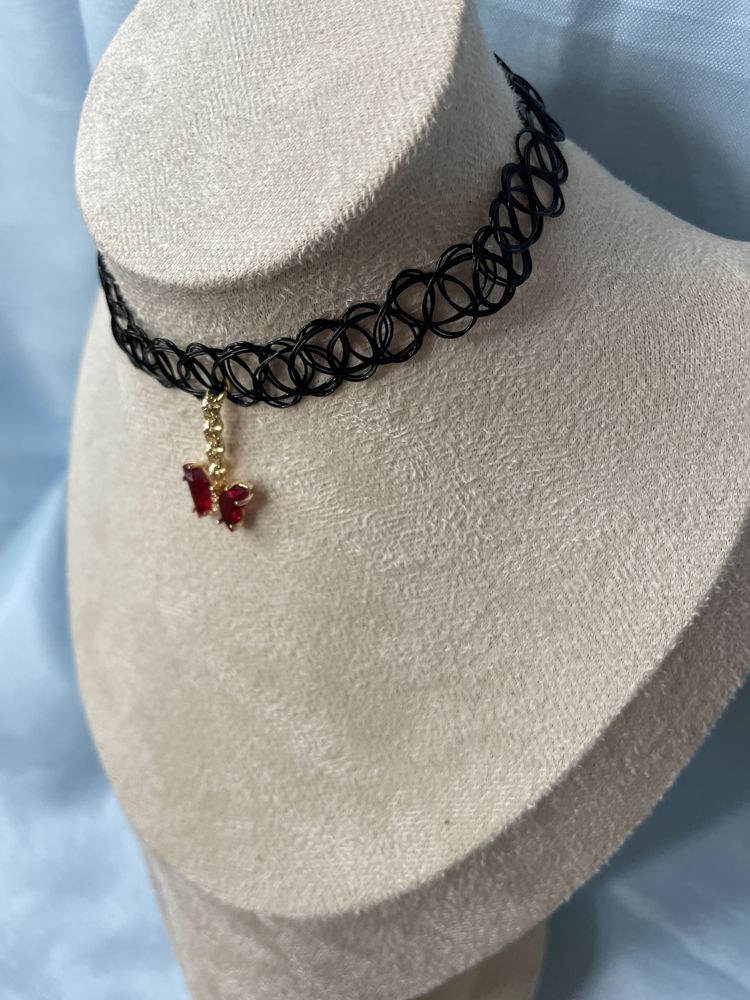 Nowy Choker w gotyckim stylu – czerwona motyl.