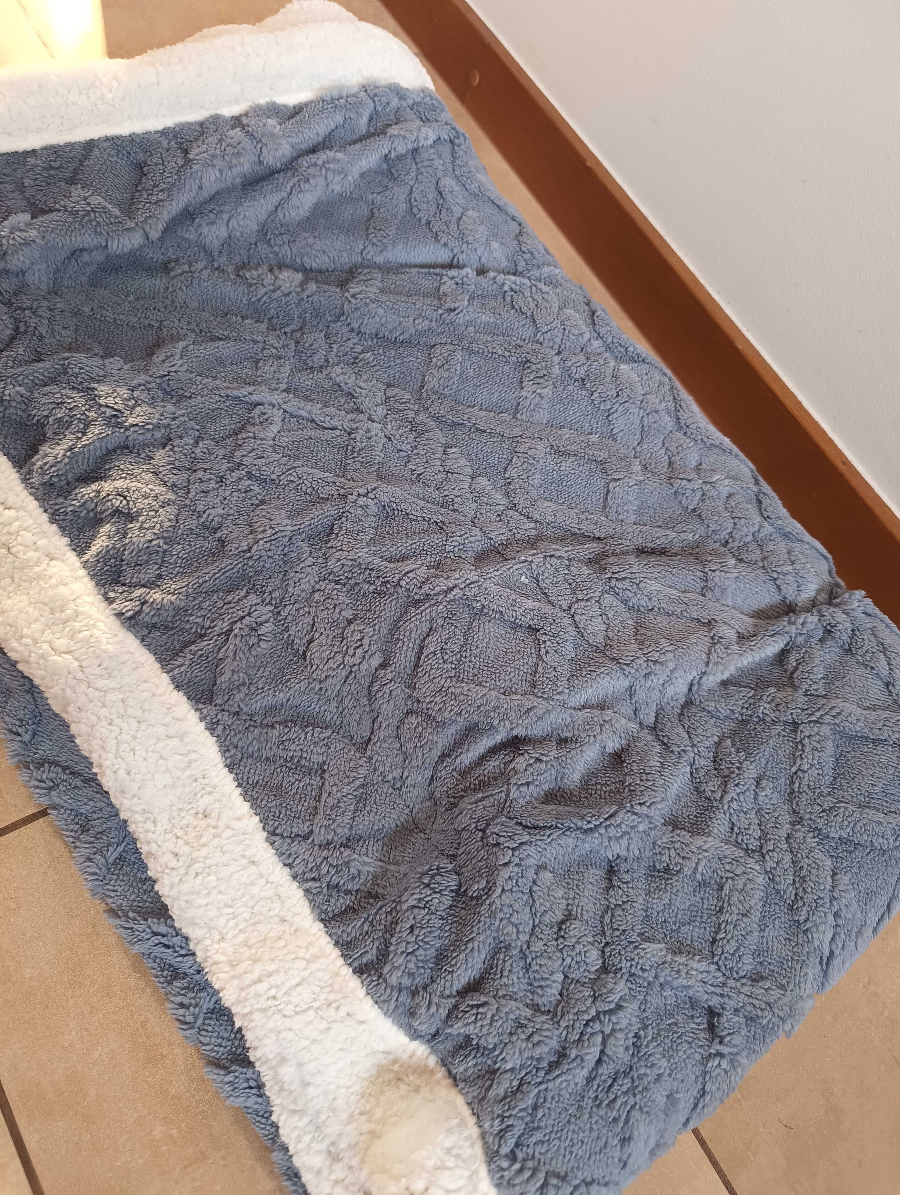 IGOLUMON Puszysty koc polarowy Miękki Sherpa na sofę i łóżko 150x200cm