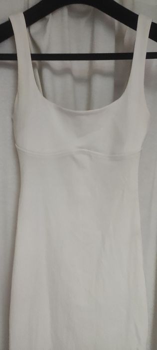 Vestido branco cintado