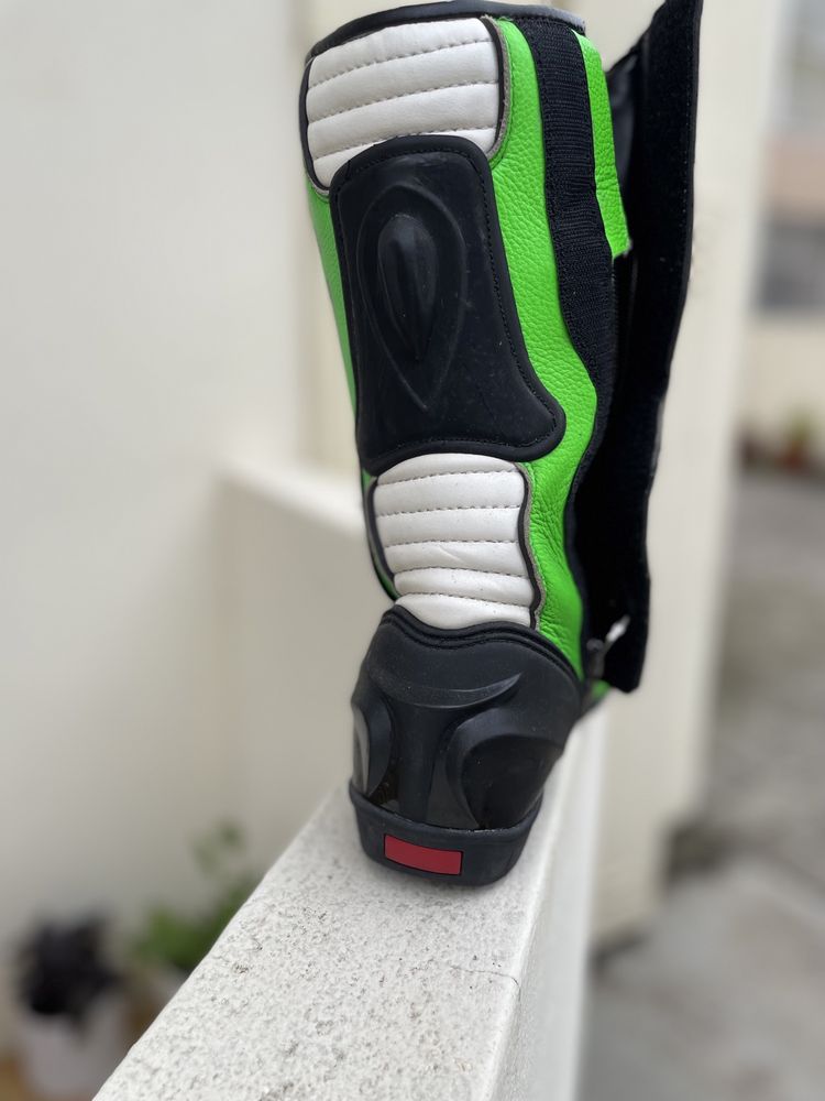 Botas para andar de moto pista