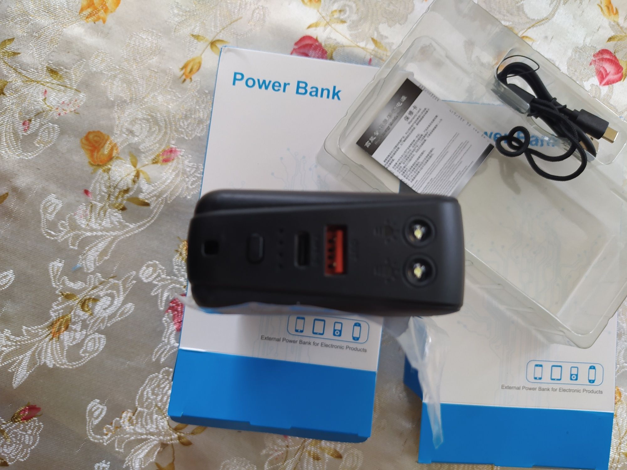 Продам power bank 30000 mAh з ліхтарем