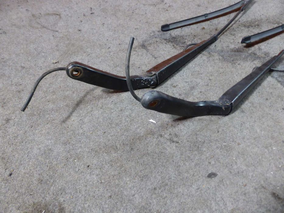 Mercedes Sprinter W906 313 Ramiona Wycieraczek Spryskiwacz Pióra A141