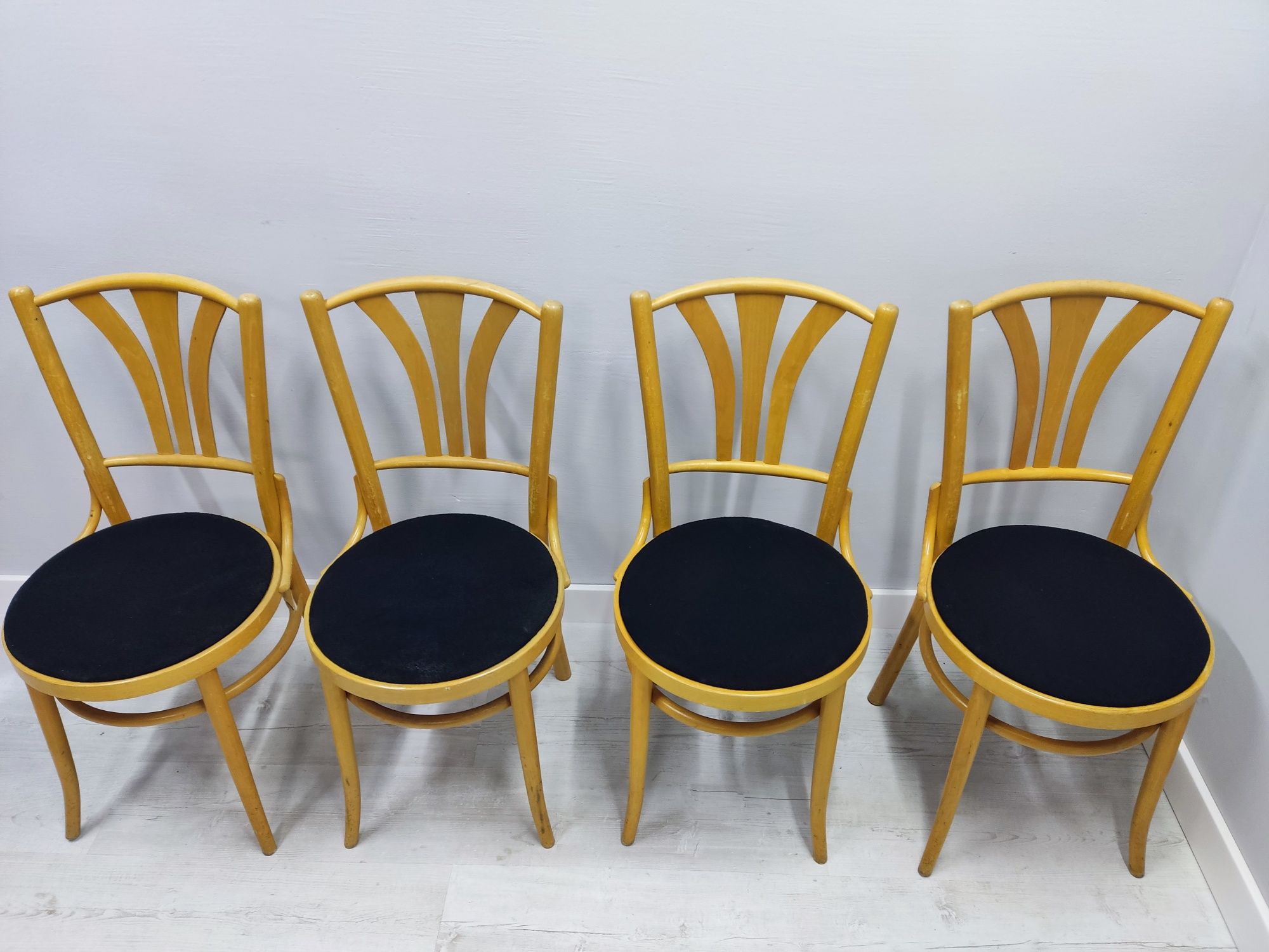 Krzesła Thonet Fameg Radomsko siedzisko 20szt