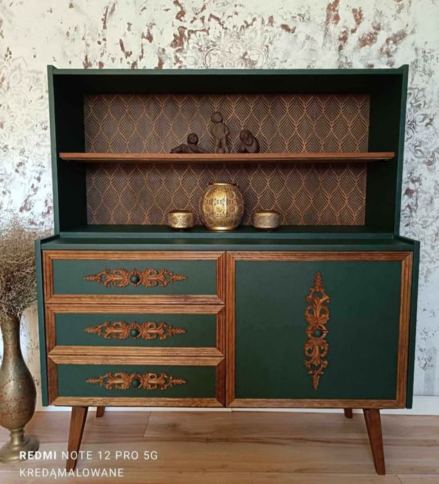Witryna stylizowana komoda