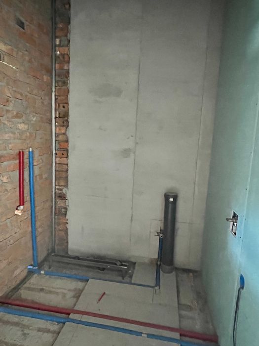 Таун в Бучі з частковим ремонтом,поруч вся інфраструктура!Газ!