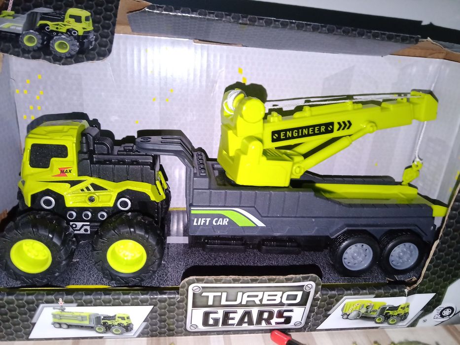 Auto na pilota i dźwig