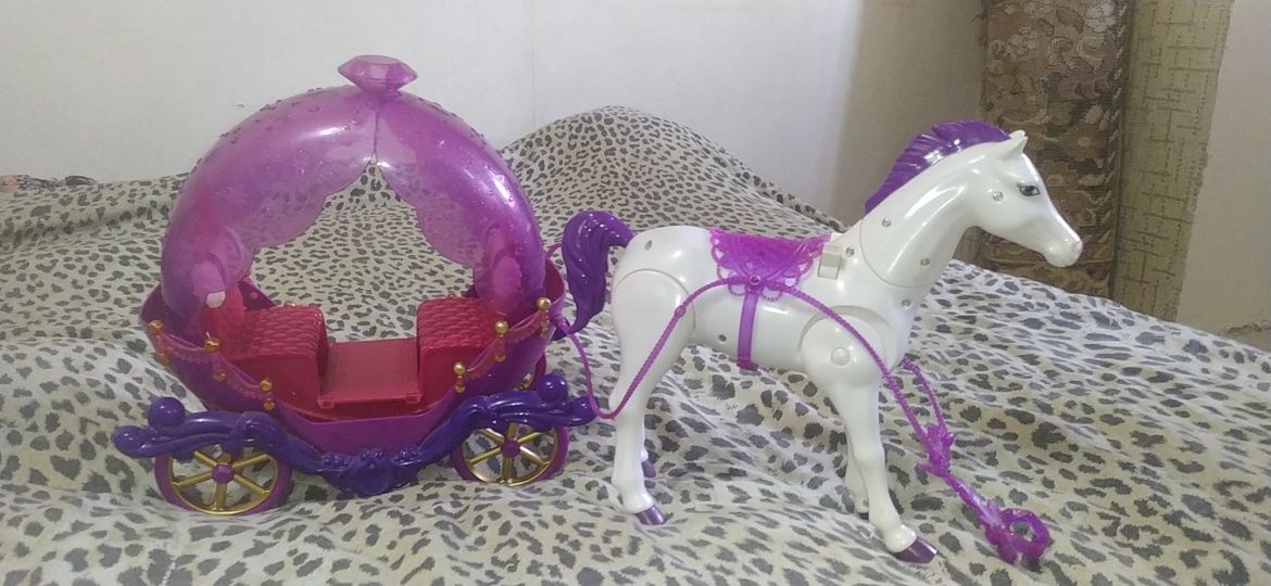 Королевская карета с электронной лошадкой !!