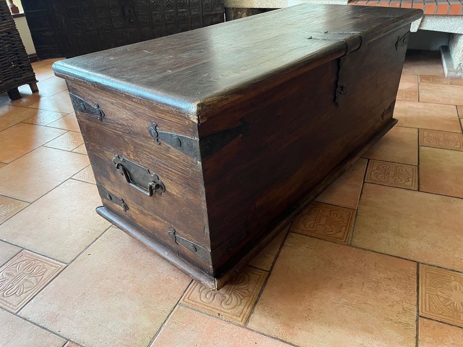 Arca de madeira antiga