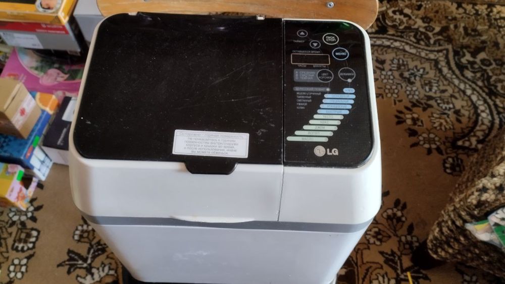 хлібопічка LG HB-3001BYT.