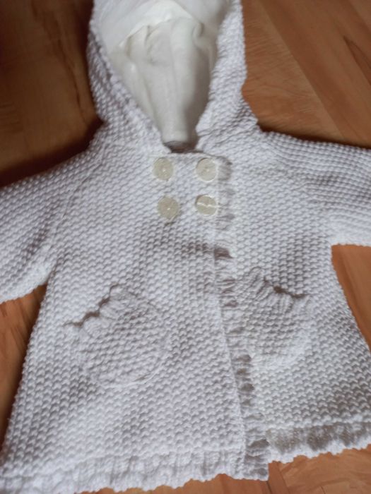Sweter biały ciepły wełniany rozpinany dziecięcy rozmiar 62.