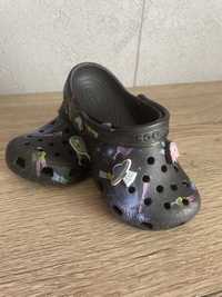 Crocs C11 przypinki GRATIS