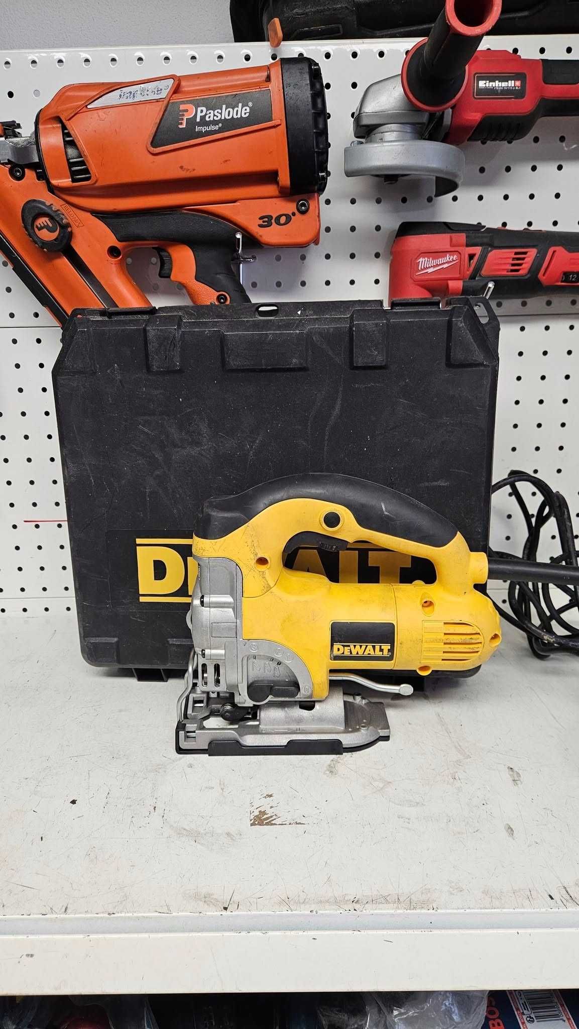 Wyrzynarka DeWalt DW331K 701W