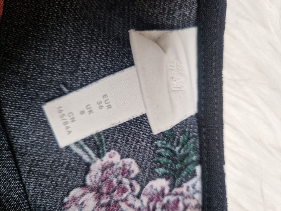 S H&M Czarna sukienka w kwiaty z długim rękawem