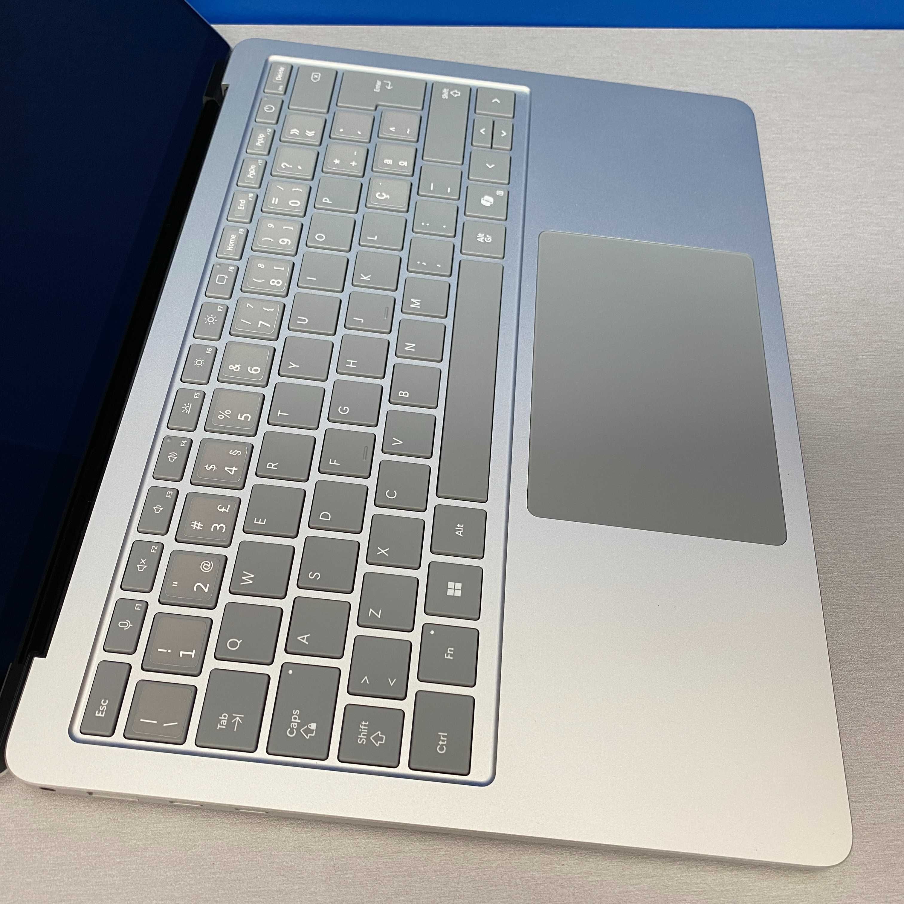 Microsoft Surface Laptop 7 - 13.8" (Snapdragon X Plus/16GB/256GB)