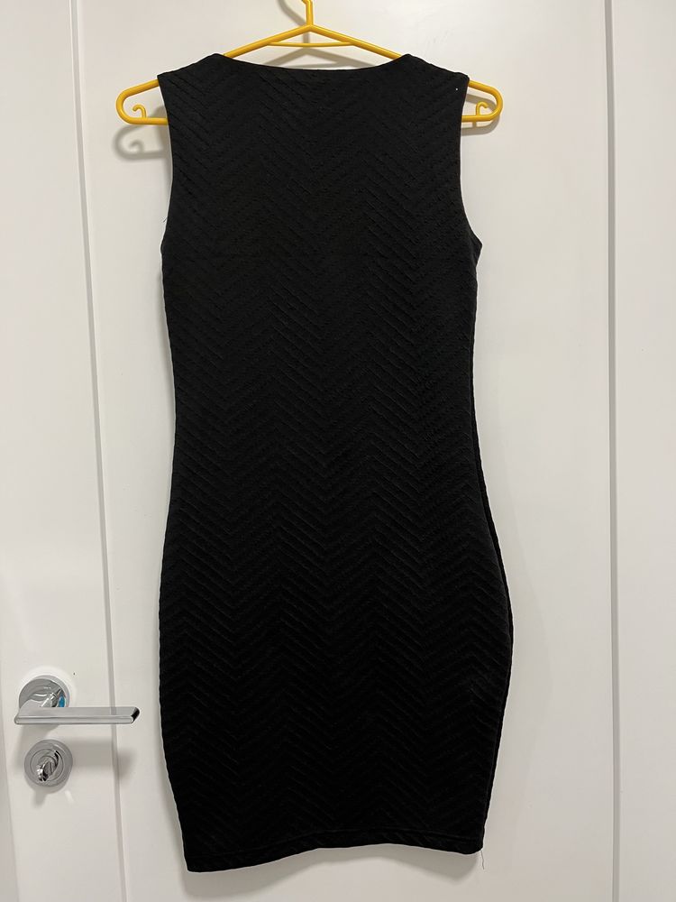 Sukienka mini czarna ołówkowa damska młodzieżowa Sylwester Amisu 34