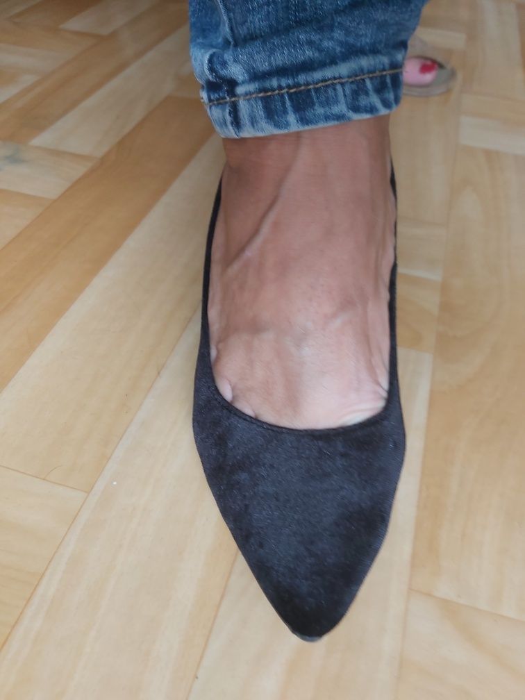 Buty zamszowe na szpilce